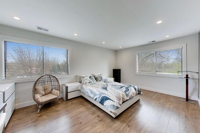 1400 N Elmhurst Road 319, Mount Prospect, IL 60056