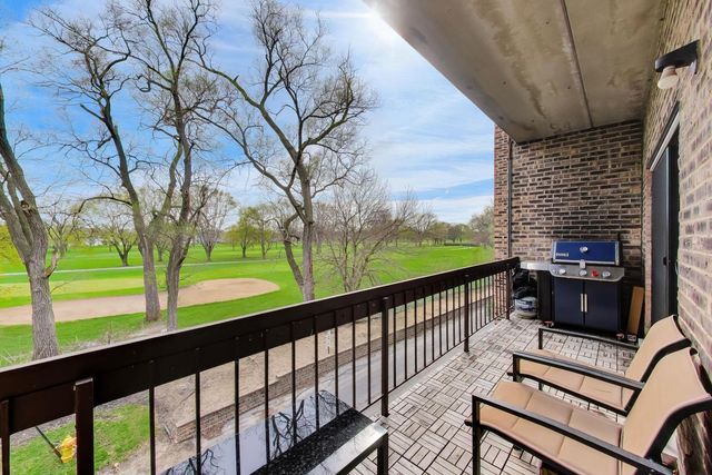 1400 N Elmhurst Road 319, Mount Prospect, IL 60056