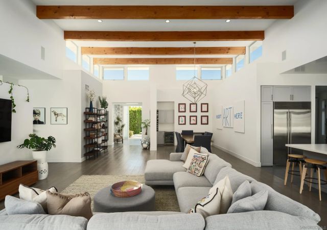 8835 Robin Hood Ln, San Diego, CA 92037