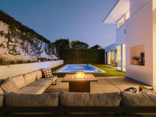 8835 Robin Hood Ln, San Diego, CA 92037