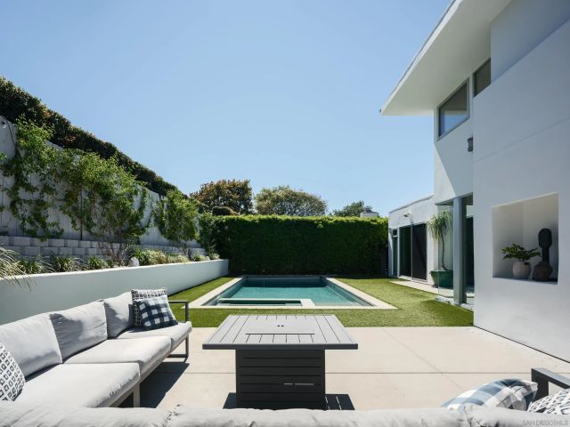 8835 Robin Hood Ln, San Diego, CA 92037