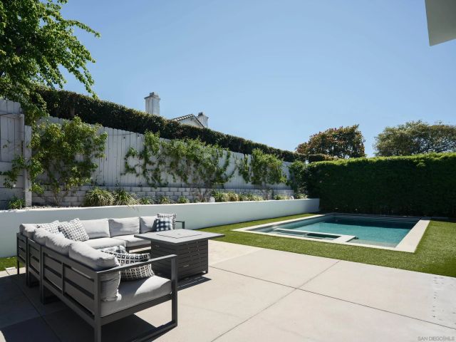 8835 Robin Hood Ln, San Diego, CA 92037