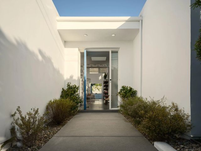 8835 Robin Hood Ln, San Diego, CA 92037