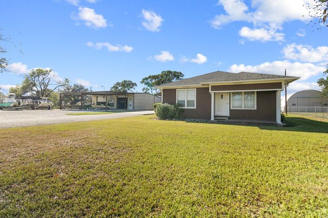 1112 S Fm 441 Road, Louise, TX 77455
