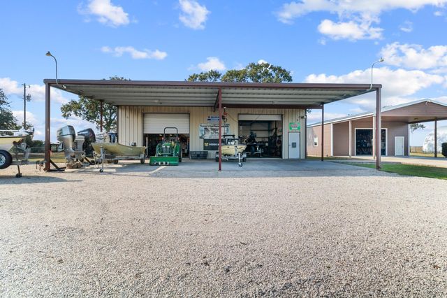 1112 S Fm 441 Road, Louise, TX 77455