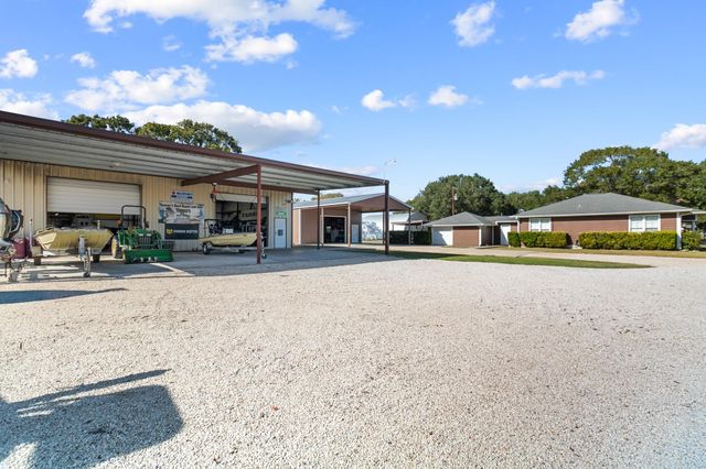 1112 S Fm 441 Road, Louise, TX 77455