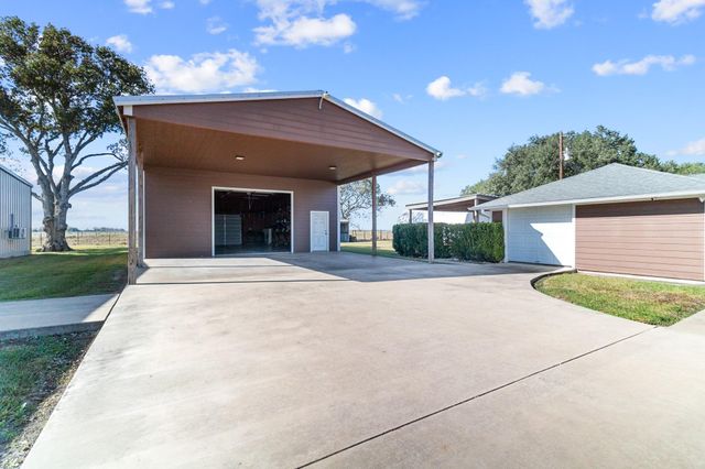 1112 S Fm 441 Road, Louise, TX 77455
