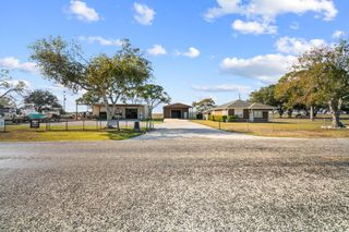 1112 S Fm 441 Road, Louise, TX 77455