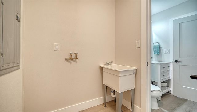 5914 ALBERT PLACE, Sarasota, FL 34231