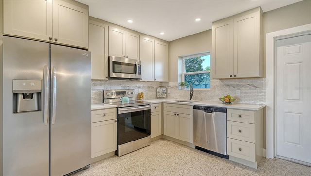 5914 ALBERT PLACE, Sarasota, FL 34231