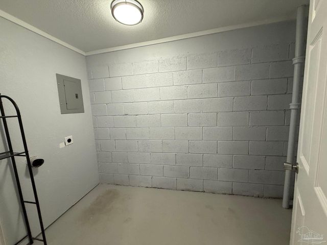 808 Woodland Dr, Pensacola, FL 32503