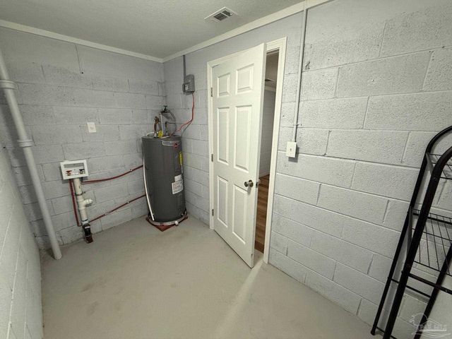 808 Woodland Dr, Pensacola, FL 32503