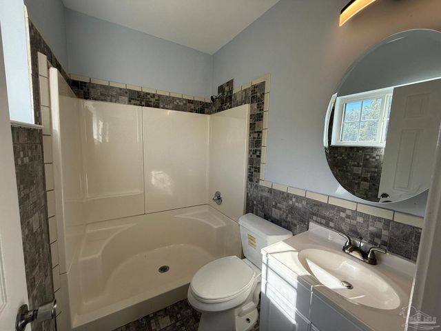 808 Woodland Dr, Pensacola, FL 32503