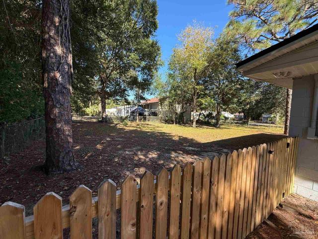 808 Woodland Dr, Pensacola, FL 32503