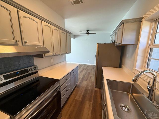 808 Woodland Dr, Pensacola, FL 32503