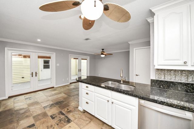 2588 Bering Drive, Houston, TX 77057