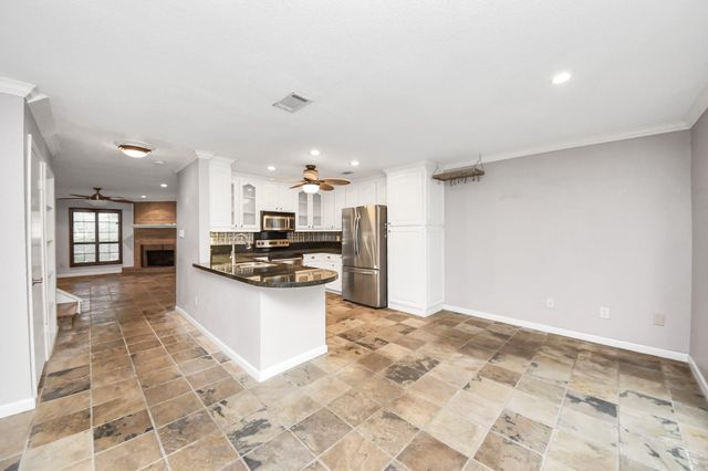 2588 Bering Drive, Houston, TX 77057