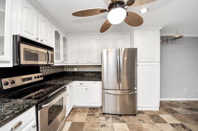 2588 Bering Drive, Houston, TX 77057