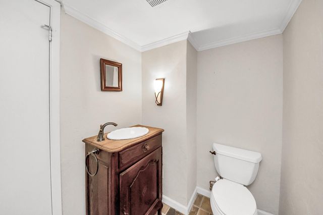 2588 Bering Drive, Houston, TX 77057