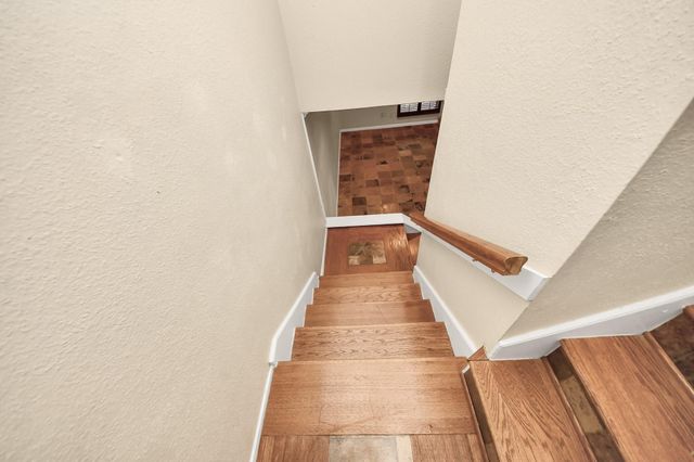 2588 Bering Drive, Houston, TX 77057