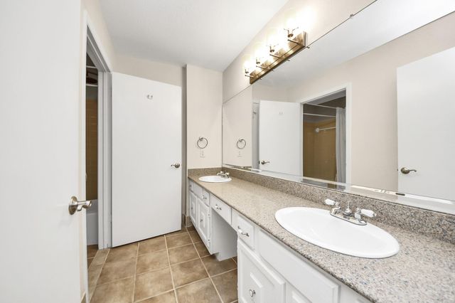 2588 Bering Drive, Houston, TX 77057