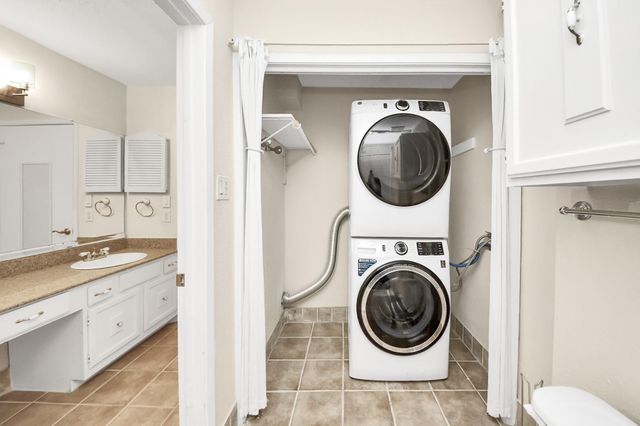 2588 Bering Drive, Houston, TX 77057