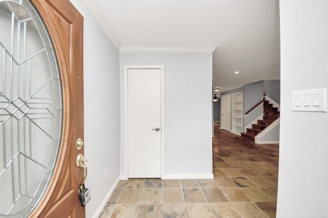 2588 Bering Drive, Houston, TX 77057