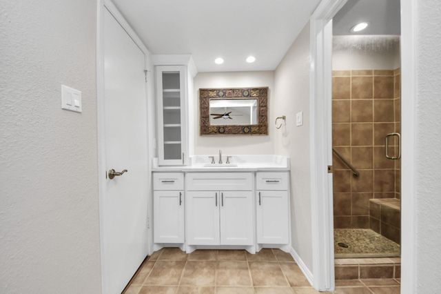 2588 Bering Drive, Houston, TX 77057