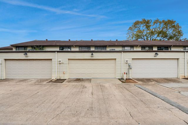 2588 Bering Drive, Houston, TX 77057