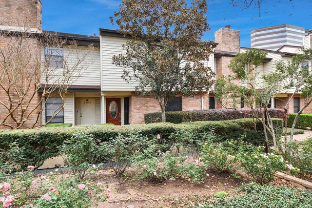 2588 Bering Drive, Houston, TX 77057