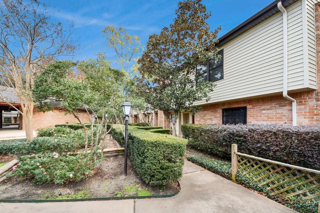 2588 Bering Drive, Houston, TX 77057