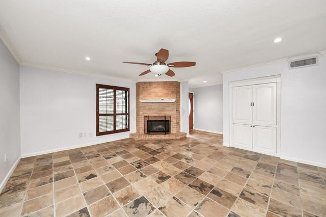 2588 Bering Drive, Houston, TX 77057