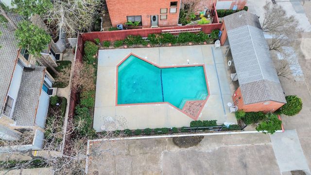 2588 Bering Drive, Houston, TX 77057