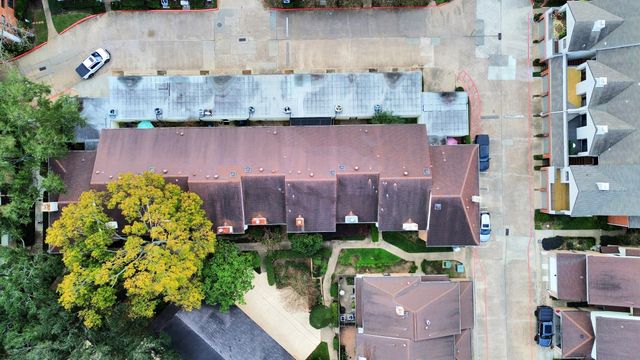 2588 Bering Drive, Houston, TX 77057