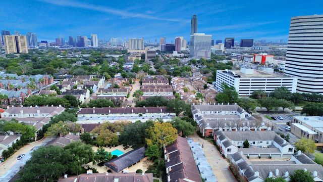 2588 Bering Drive, Houston, TX 77057