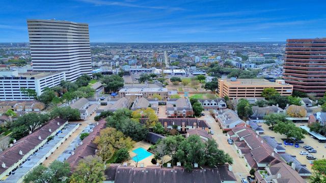 2588 Bering Drive, Houston, TX 77057