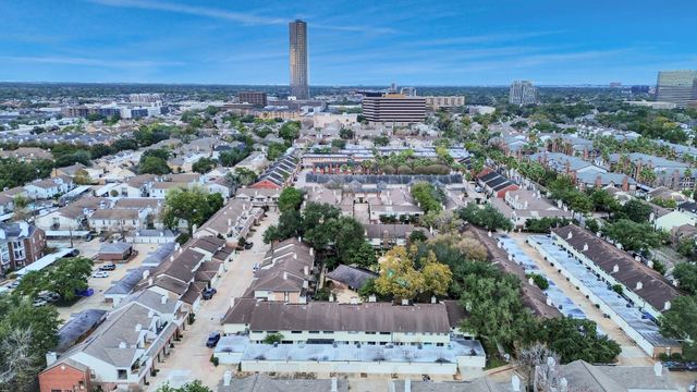 2588 Bering Drive, Houston, TX 77057