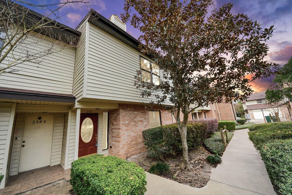 2588 Bering Drive, Houston, TX 77057