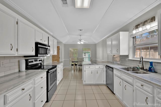 2212 Middle Creek Boulevard, Bossier City, LA 71111