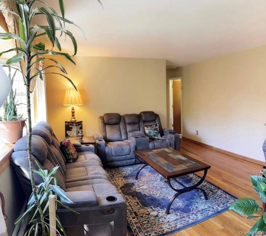 18 Tiger Road, Hopewell Junction, NY 12533