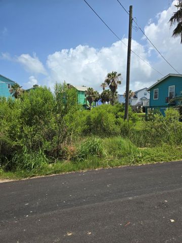 11217 Reagor Way, Galveston, TX 77554