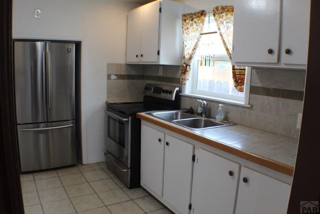 911 E 6th St, Pueblo, CO 81001