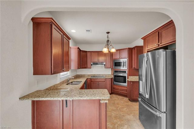 273 Moate CIR, Virginia Beach, VA 23462