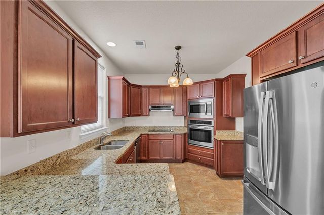273 Moate CIR, Virginia Beach, VA 23462