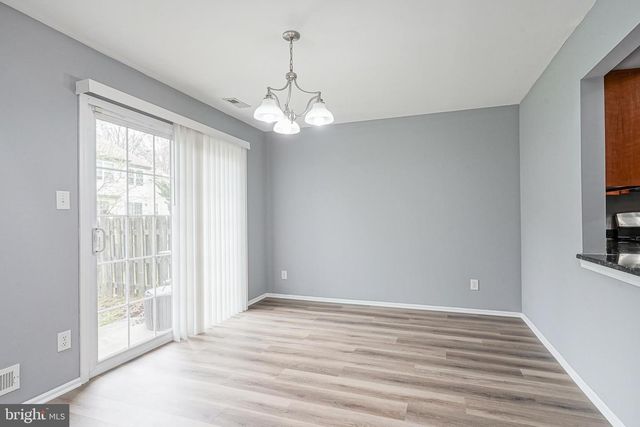 401 JAMESTOWN CT, Mount Laurel, NJ 08054