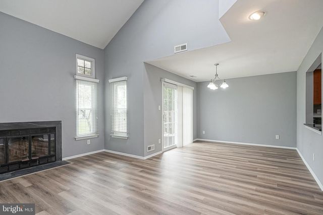 401 JAMESTOWN CT, Mount Laurel, NJ 08054