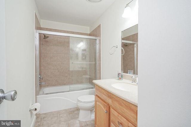 401 JAMESTOWN CT, Mount Laurel, NJ 08054