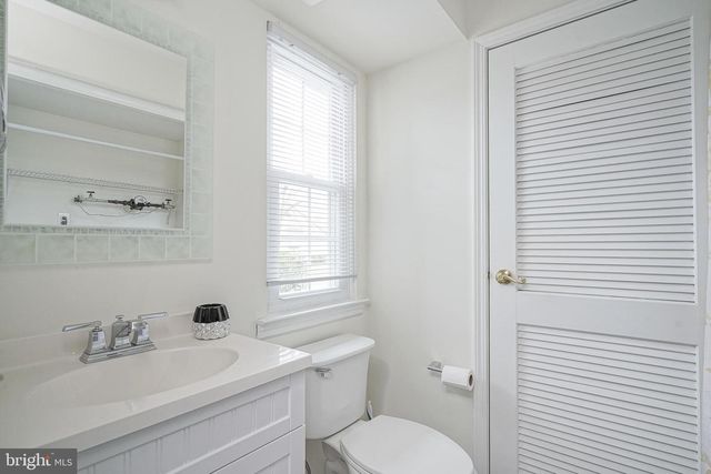 401 JAMESTOWN CT, Mount Laurel, NJ 08054