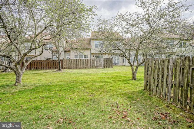 401 JAMESTOWN CT, Mount Laurel, NJ 08054