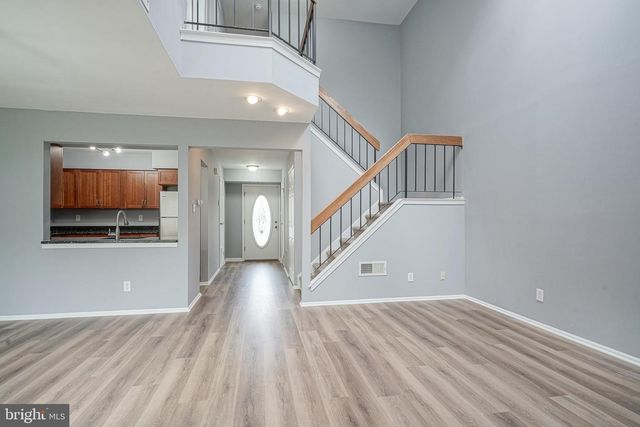 401 JAMESTOWN CT, Mount Laurel, NJ 08054